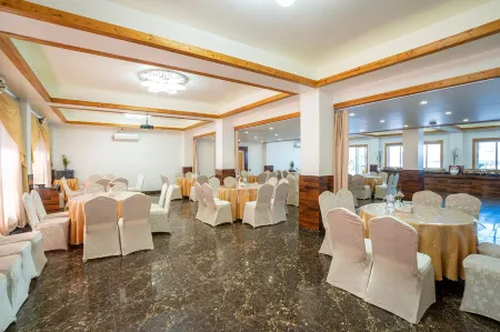 Shangrila Blu Hotel Отели рядом с достопримечательностью «Golden Temple»