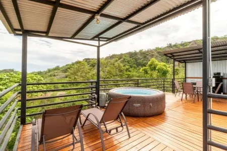 Glamping en Playa Potrero Отели рядом с достопримечательностью «Плайя Потреро, Коста-Рика»