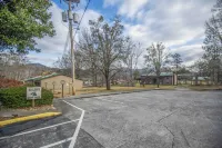 Tremont Lodge & Resort - parking