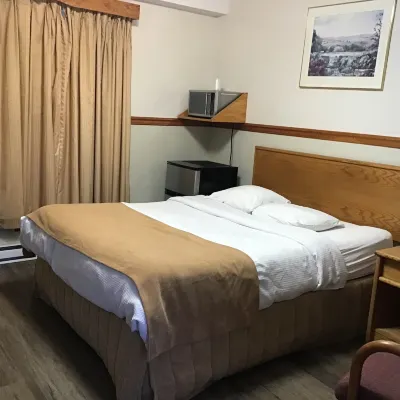 Kingsway Inn Hotels near Amethyst Mine Panorama