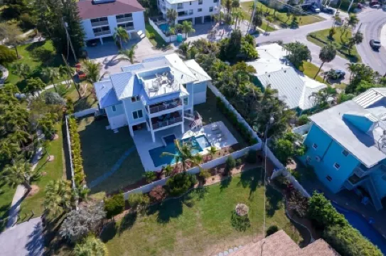 Sunshine & Good Times Managed by Beach Retreats