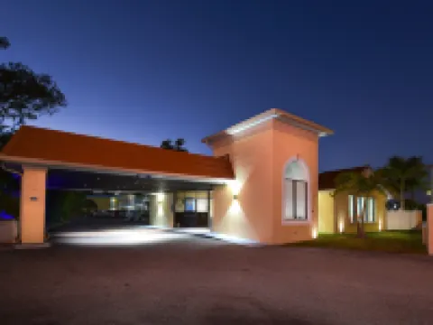 โรงแรมโกลเด้นโฮสท์รีสอร์ท - Sarasota โรงแรมในซาราโซตา