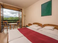 Petneházy Aparthotel Hotels near Libego cable car