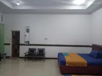 RedDoorz Syariah at Santana Stasiun Kepanjen