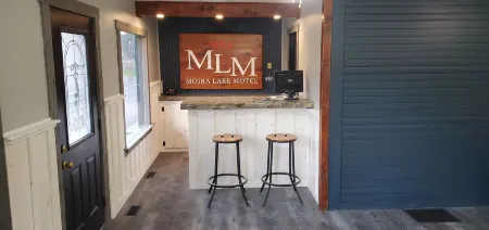 Moira Lake Motel Отели в г. Сентр Хэйстингс