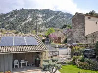 La Croix du Puits Hotels in Robion