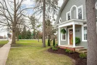 Charming 1 Bed Historical Apartment - Steps to Downtown Midland