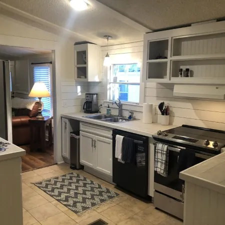 Beaufort -Close to Parris Island and Historic Downtown, New Renovation, Sleeps 8