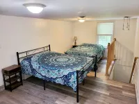 Happy Valley retreat - whole house, large living room, EV charger Hotel a Patton Township