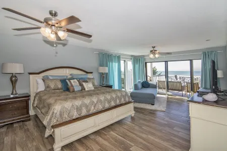 SALE! Sunset Suite Pool/hot tub Open at Casa Gia Condo Beach front Indian Shores