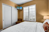 Breathtaking Desert Views and Cozy Living Space - Tranquil Oasis