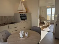 Apartment facing the sea with direct access to the beach.