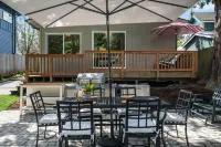 Spacious Deck and Private Backyard Oasis - Charming Retreat Hotels in Bainbridge