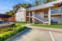 Pristine & Peaceful Condo with Shared Pool and High-Speed WiFi Hotels in Blount County