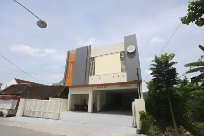 Gosyen Family Residence by Surya Group Hotels near GUBUK ASMORO