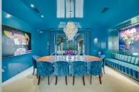 Sparkling Pool and Outdoor Kitchen - Luxurious Entertaining Haven Hotel a West Lake Hills