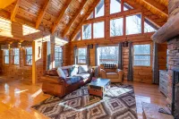 Hot Tub & WiFi - Large Family Cabin - Mill Creek Point - Red River Gorge, Kentucky! Hotels in Wolfe County