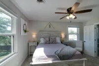 Breathtaking Views and Modern Amenities - Stunning Loft Retreat Hotel di Clarksville