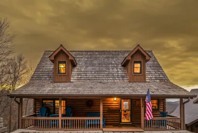 Breathtaking Mountain Views and Modern Design - Stunning Cabin Retreat Hotel dekat Mars Hill University