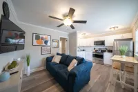 Cozy Kitchen and Smart TV - Charming Coastal Escape Hotels in Norfolk