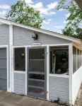 Cozy Hideaway - Spa, Hot Tub, Internet, Air Conditioning