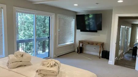 Private Theater, Hot Tub and Infrared Sauna - Stunning Retreat