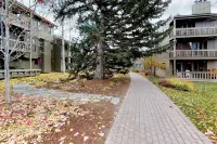 Comfy condo with WiFi & washer/dryer - near Dollar Mountain & downtown Hotels in Ketchum