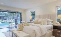 Your Own Private RESORT!🏝9BR/10BA Gated Compound✰ HUGE Pool, Gym, Yard, Parking Hotels in Studio City
