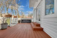 Charming Springfield Escape with Outdoor Deck - Cozy Tranquil Retreat Hotels in North Springfield