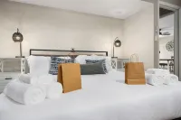 Peaceful Outdoor Space and Cozy Ambiance - Charming Tranquil Haven