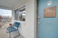 Vibrant Condo with Pool and Modern Amenities - Joyful Escape Hotels in Berry Hill