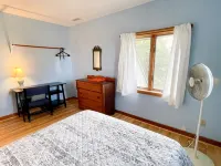 Colorful Sunsets and Serene Location - Charming Island Retreat