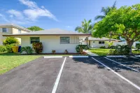 Large, cozy condo a walk from the beach with central AC and shared yard