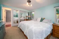 Puget Sound Commencement Bay Olympic Mountain. View 3 Bedroom Smart Home Hot tub Hotels near Kandle Skatepark