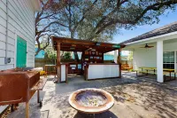 Cozy coastal home with covered porch and boat parking - dog-friendly Hotels in Fulton