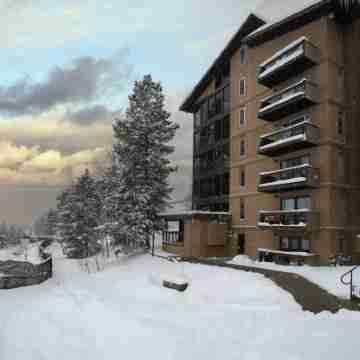 Cozy Patio and Outdoor Hot Tub - Charming Ski Retreat Hotel Exterior