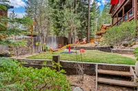 Private Sauna, Hot Tub, Fire Pit and Bocce Ball Court - Luxurious Retreat