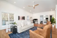 Inviting Lounge with BBQ and Roku TV - Charming Downtown Escape Hotels in Knox County