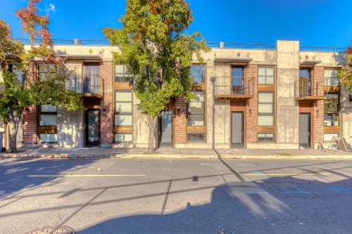 Hood River townhouse close to everything with river-view location & rooftop BBQ