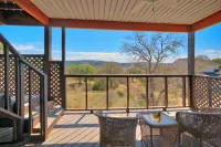 Stunning Lake Views and Expansive Decks - Inviting Canyon Retreat