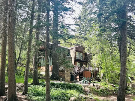 Steps to Sundance Resort and Scenic Stream - Charming A-Frame Cabin Отели в г. Sundance