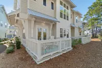Charming Townhome with Scenic Forest View - Tranquil Family Retreat Hotel a Seacrest
