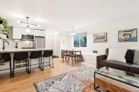 2 bedroom, 1.5 bath Condo w/free Parking, Kitchen, WiFi, W/D & 97% walk score