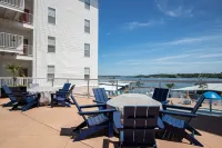 Lake View, Zero-Entry Pool and Grilling Patio - Stunning Island Retreat