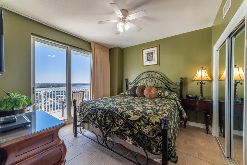 Wraparound Balcony and Stunning Views - Breathtaking Beachfront Oasis Hotel di Lower Grand Lagoon