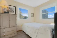 Charming Retreat - Spacious Backyard, Outdoor Shower, Grill Hotels near Camp Ellis