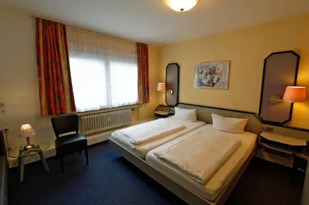 Hotel Wiedenhof Отели рядом с достопримечательностью «St. Maria Rosenkranzkonigin»