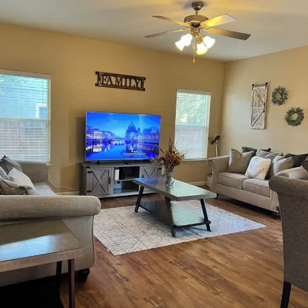 Charming 3-bedroom house with AC and WiFi in superb Fallon