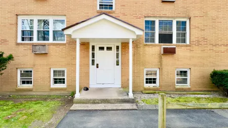 Cozy Retreat - Fully Equipped Kitchen, Plush Amenities