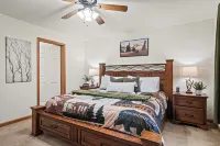 Game Room and Hot Tub - Stunning Mountain Escape